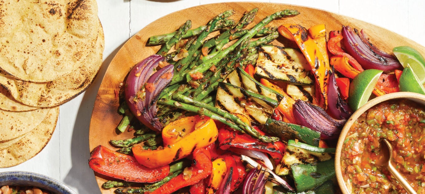 Grilled Fajita Platter with Smoky Tomato Salsa Recipe - Forks Over Knives