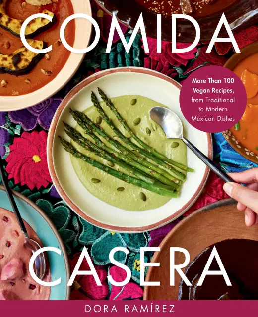 Cover of the vegan cookbook Comida Casera by Dora Ramírez