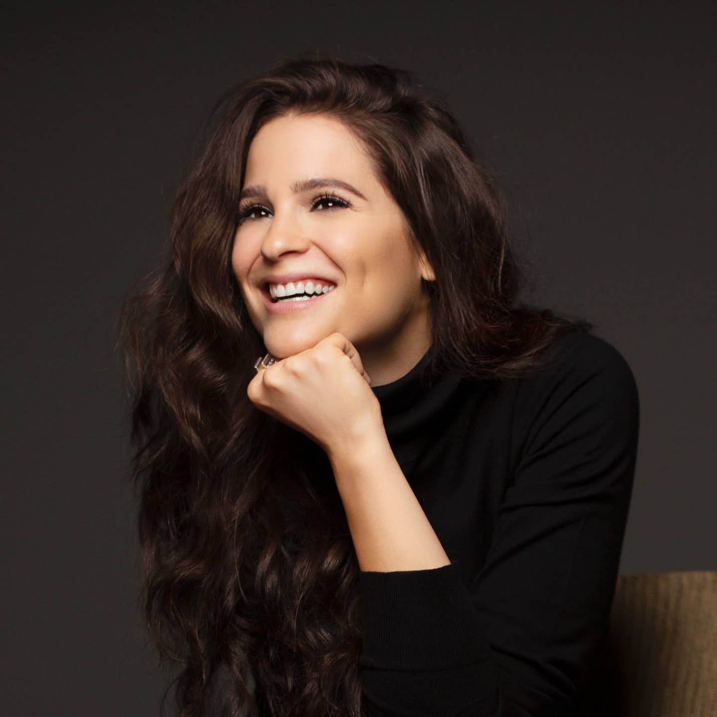 Headshot of actor, cookbook author, and vegan activist Gianna Simone