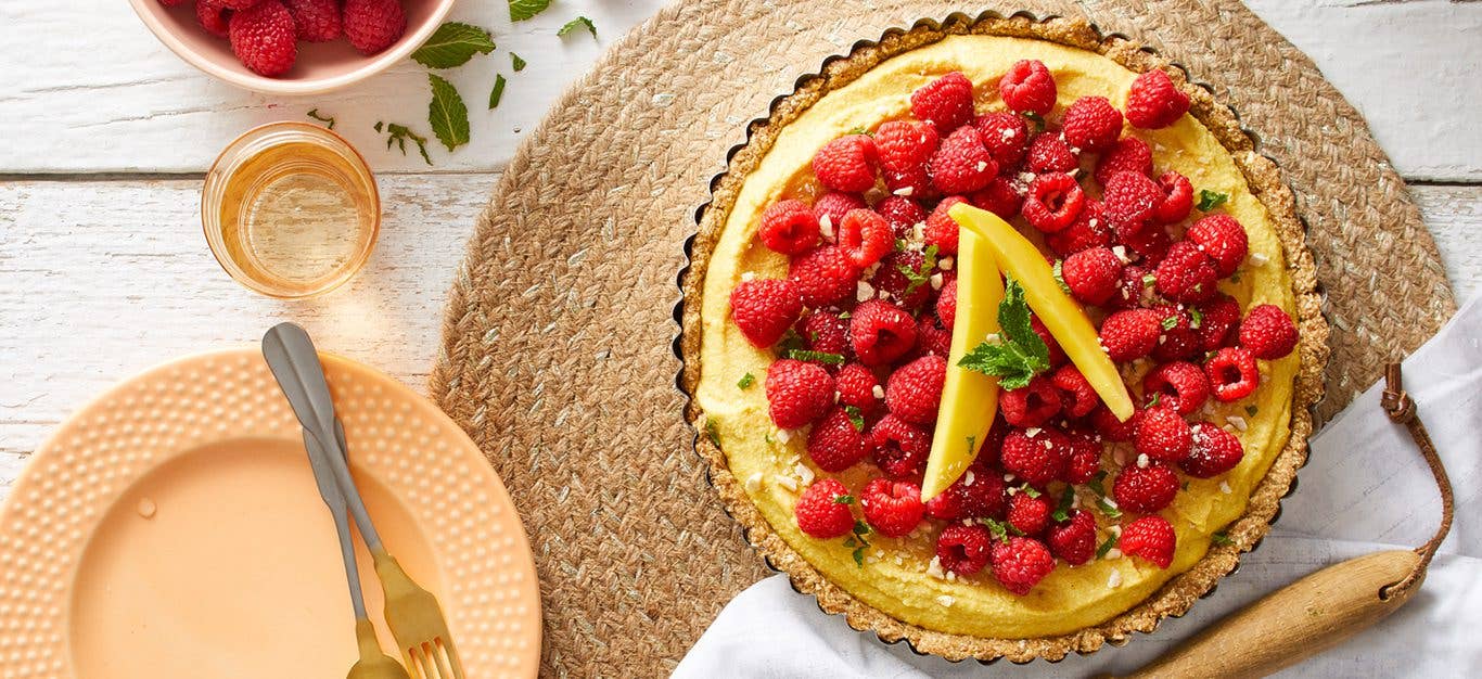 no-bake mango tart recipe with raspberries