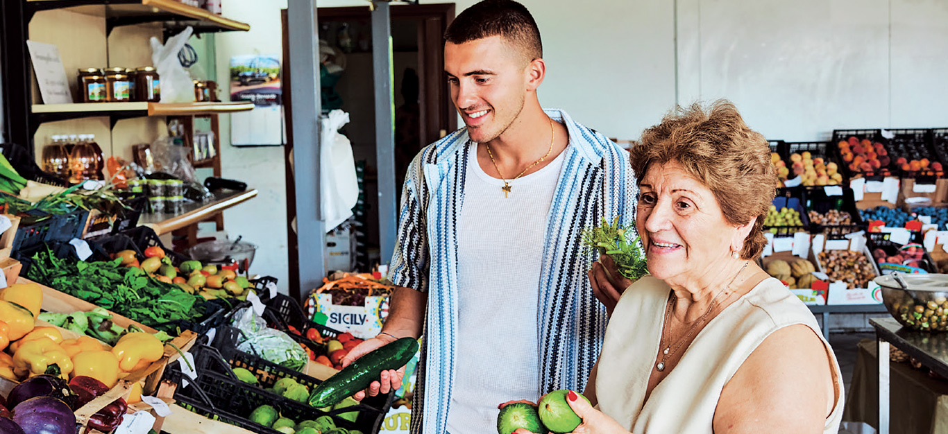 British-Italian TikToker Giuseppe Federici and his nonna Marianna shop for produce at an Italian market