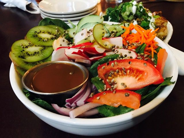 Vegan bodybuilder Robert Cheeke's bowl of salad, with sliced tomatoes and oil-free vinaigrette