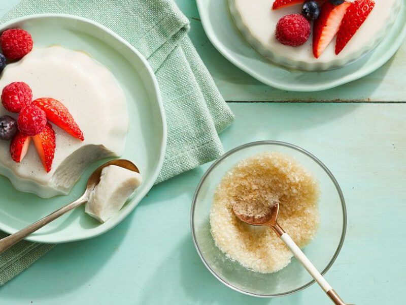 Agar agar flakes next to vegan panna cotta on a blue table