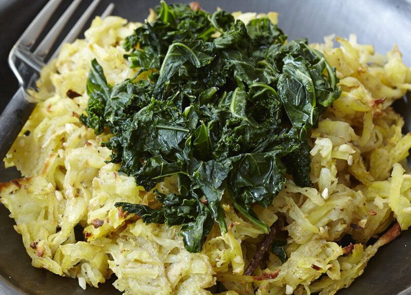 Hash browns are a comfort food, and they don’t have to be heavily fried to be good. The added garlic makes these vegan hash browns irresistible.