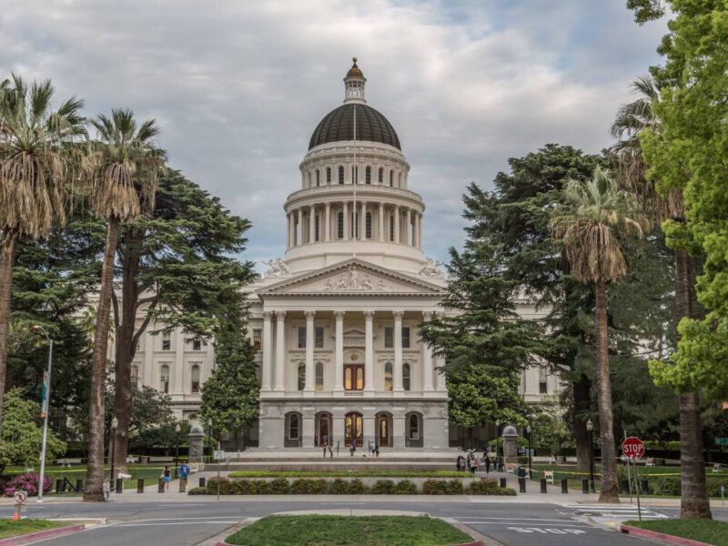 A view of the Sacramento State House from the street