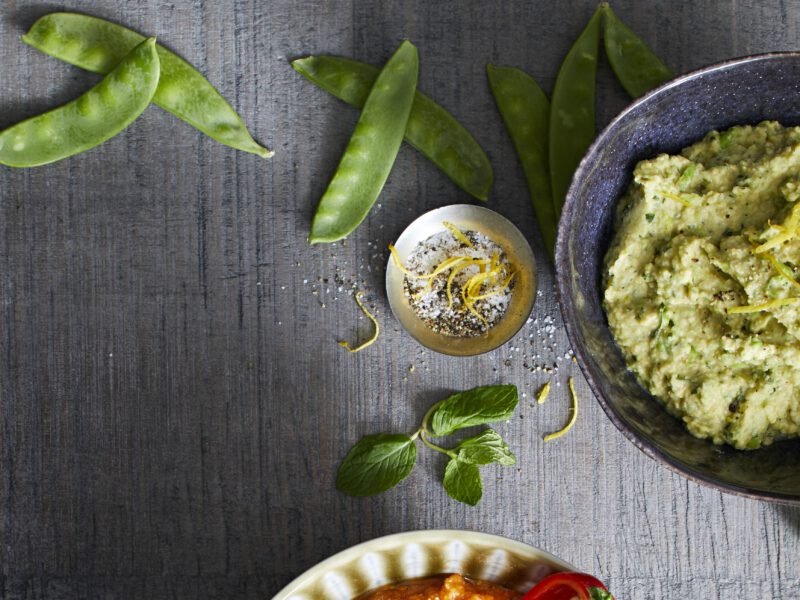 Green Pea Hummus with Fresh Mint
