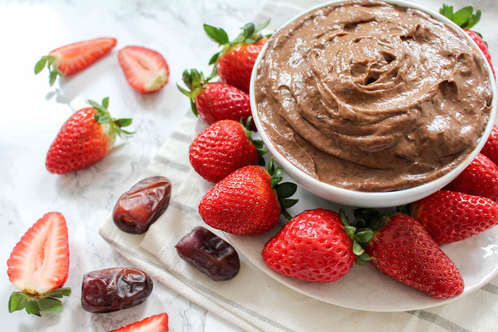 vegan raw chocolate caramel dip for strawberries
